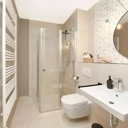 Blue Chili 33 - Modernes&gemütliches Business Am Airport Ber *